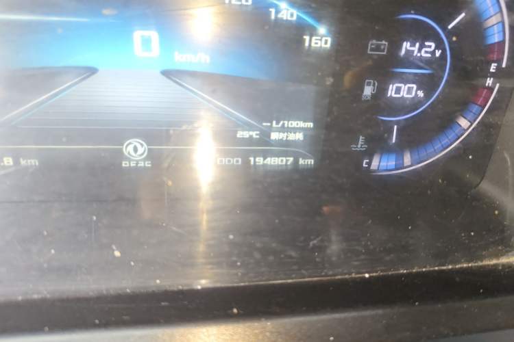 Used Dongfeng Yufeng 2023 V9+ 2.0T Manual Front-Wheel-Drive Multi-Function Mid-Roof Van with 7/8/9 Seats Odometer Close Up