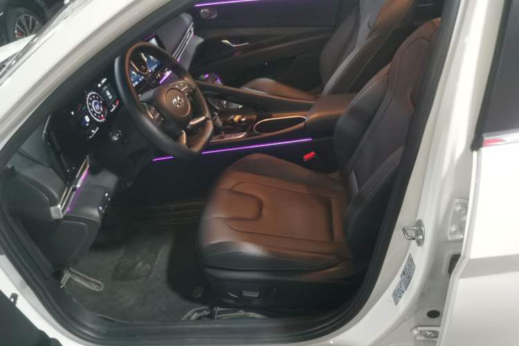 Used Hyundai Elantra 2022 1.5L CVT LUX Prestige Edition Left Front Seat