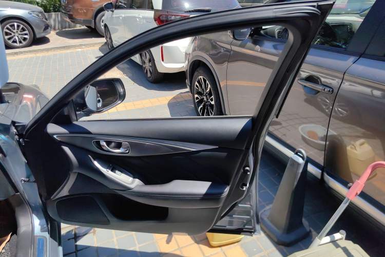 Used Infiniti Q50 2014 2.0T Luxury Edition