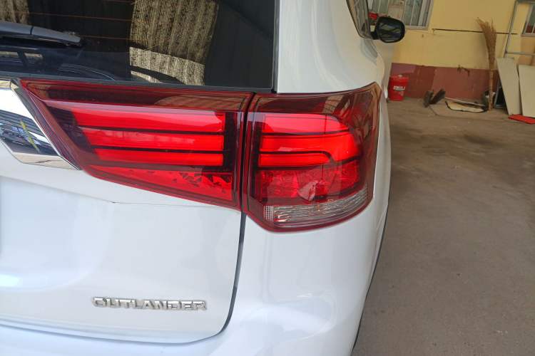 Used Mitsubishi Outlander 2019 2.0L Two-Wheel Drive Comfort Edition 5 Seats China VI Standard