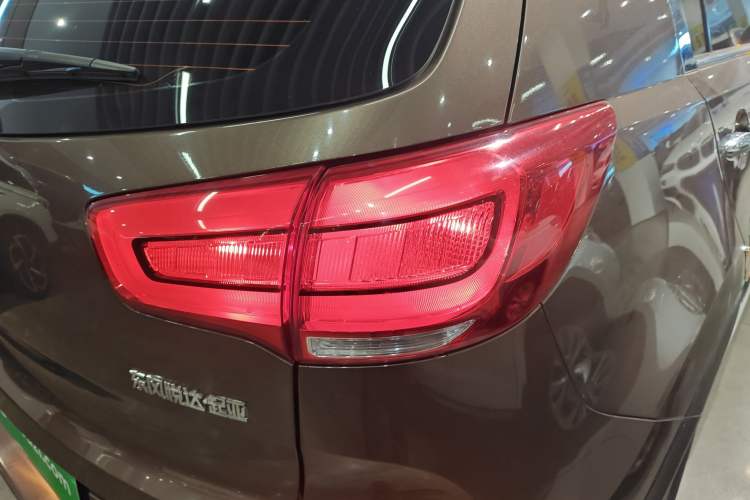 Used Kia Sportage R 2015 2.0L Automatic Two-Wheel Drive GLS Right Rear Taillight