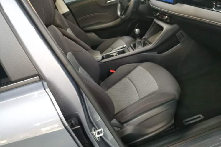 Used Roewe i5 2023 1.5L Manual Comfort Edition
