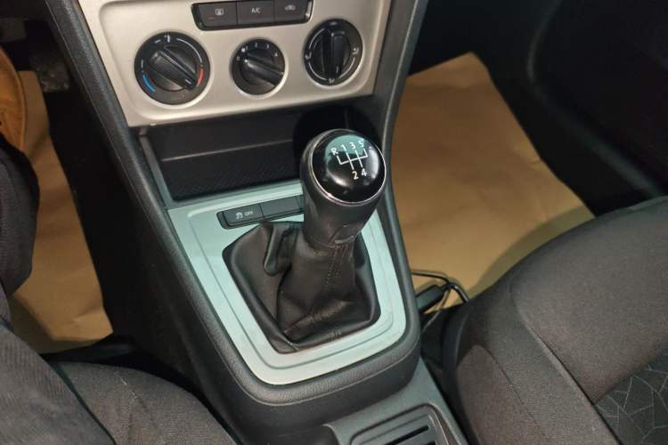 Used Volkswagen Lavida 2013 Revised Classic 1.6L Manual Fashion Edition
