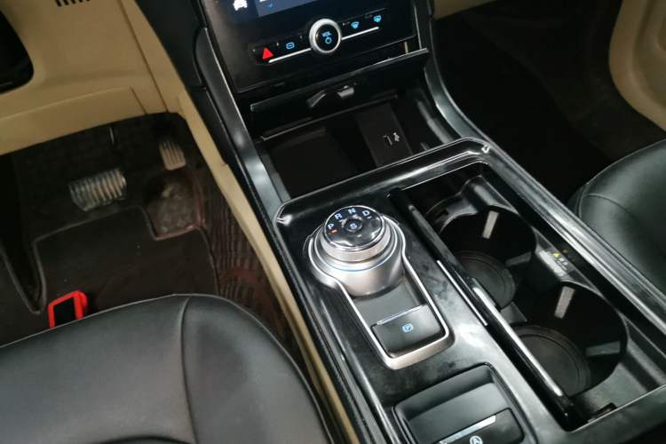 Used Ford Edge 2020 EcoBoost 245 Two-Wheel-Drive Titanium 5-Seater
