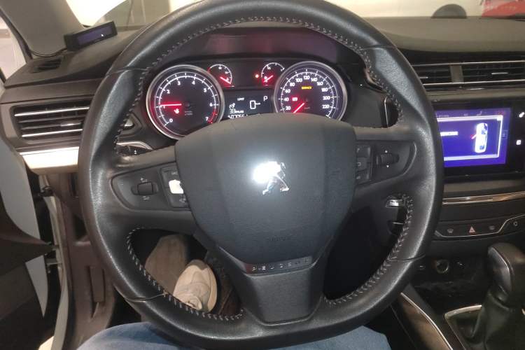 Used Peugeot 408 2015 1.2T Automatic Luxury Edition Steering Wheel