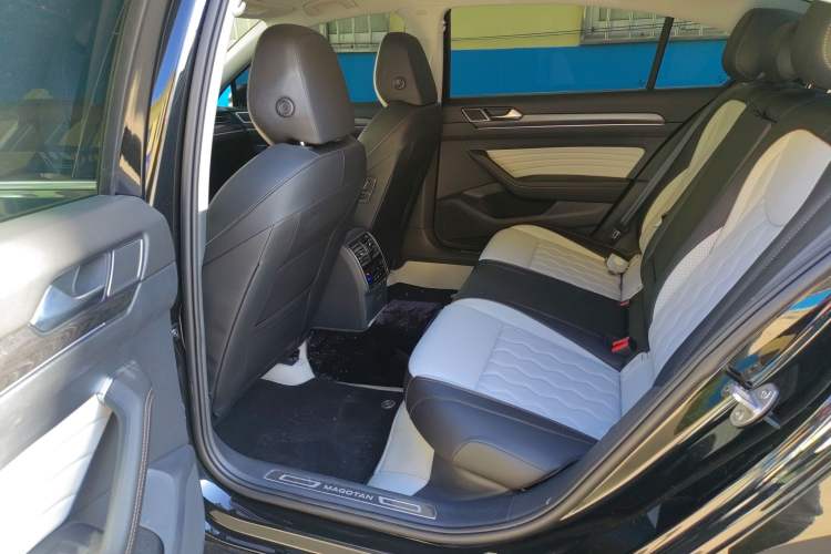 Used Volkswagen Magotan 2026 30 Million Vehicles Selected Model 380TSI DSG Luxury Edition Left Rear Seat