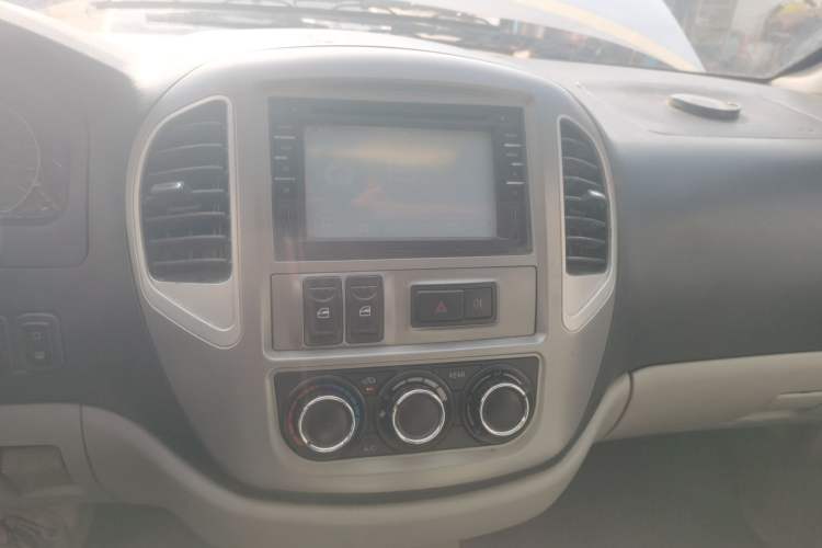 Used FORTHING Lingzhi 2015 M3 1.6L 7-Seater Luxury Model
