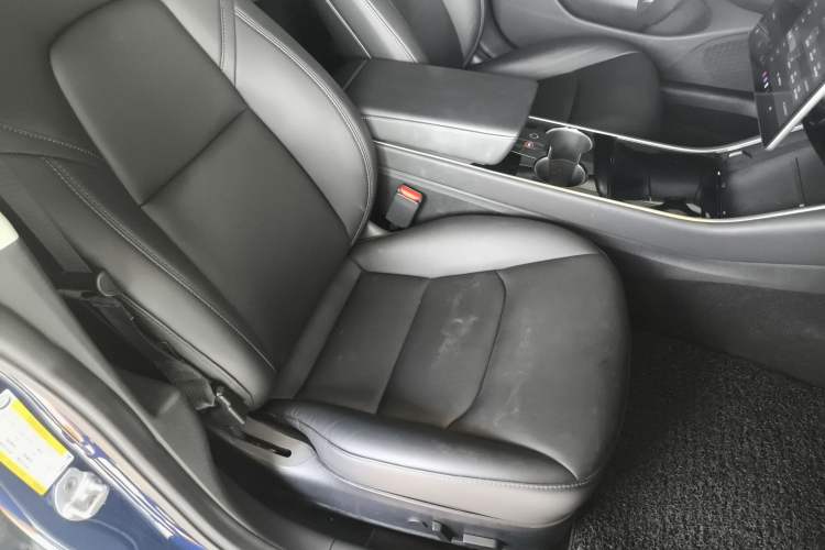 Used Tesla Model 3 2019 Long-Range Rear-Wheel-Drive Version Right Front Seat