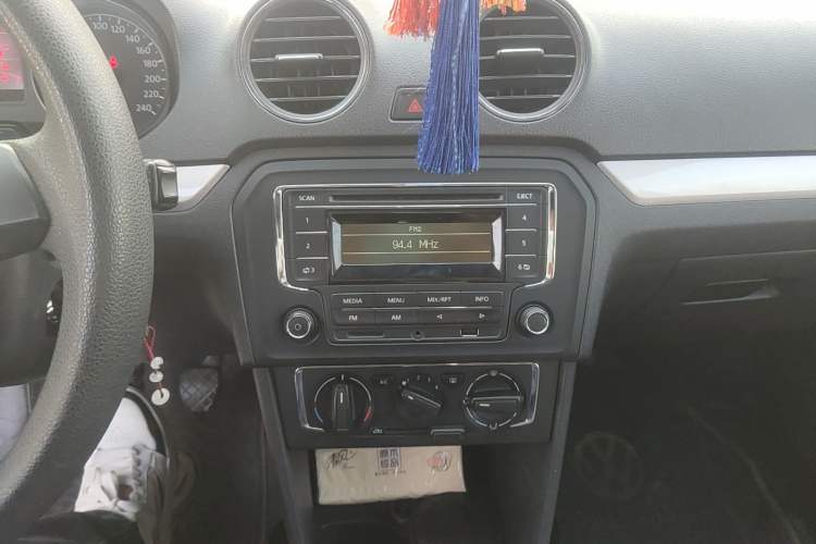 Used Volkswagen Jetta 2013 1.6L Manual Comfort Model Audio And AC Panel