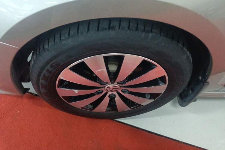 Used Volkswagen Sagitar 2018 1.6L Automatic Comfort Model Left Front Wheel Hub