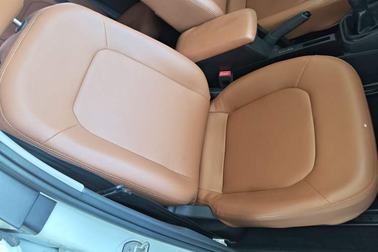 Used Volkswagen Jetta 2019 Dream Edition 1.5L Manual Fashion Version Right Front Seat