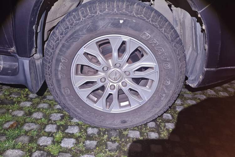 Used JMC Yusheng S350 2013 2.4T Automatic 2WD Diesel Luxury Edition 5 Seats Right Front Wheel Hub