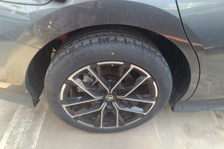 Used CHANGAN UNI-V iDD 2024 Blue Whale Smart Electric iDD 136km ZhiKu Model Right Rear Wheel Hub