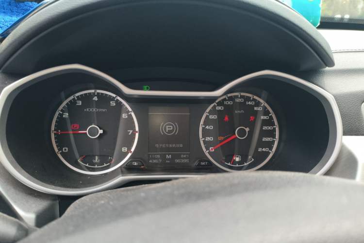 Used Geely Auto Emgrand X7 Sport 2016 2.0L Manual ZhiShang Version Instrument Cluster