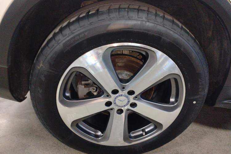 Used Mercedes-Benz GLC 2016 GLC 260 4MATIC Luxury Model Exterior 2