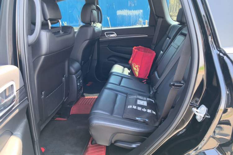 Used Jeep Grand Cherokee 2020 3.0L Elite Navigation Edition Left Rear Seat