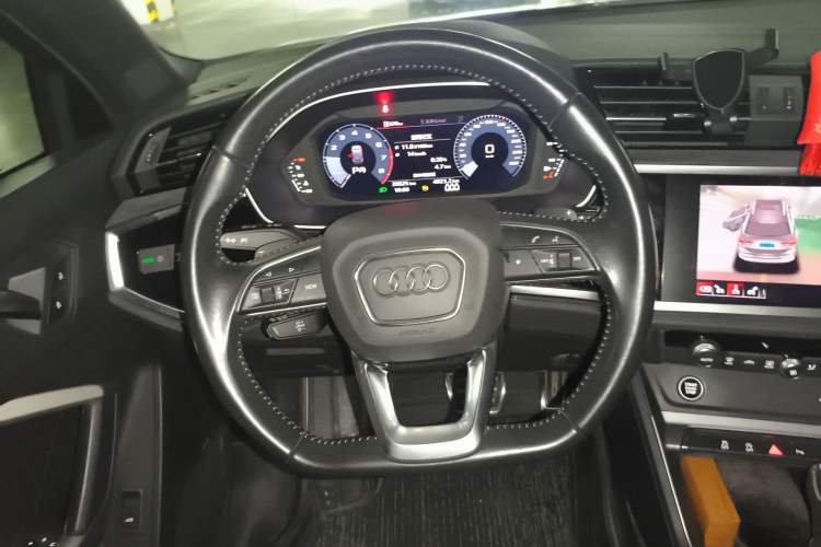 Used Audi Q3 2020 35 TFSI Fashion Dynamic Model Steering Wheel