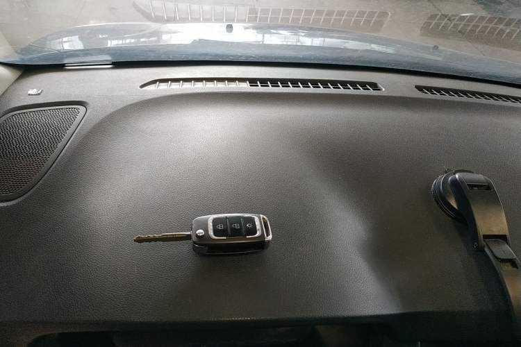 Used Jinbei Gold Hiace 2021 2.0L Passenger Van Travel Lion 6-Seater
