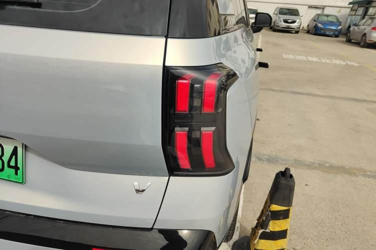 Used AION V 2024 Aion Tyrannosaurus 520 Smart Luxury Edition
