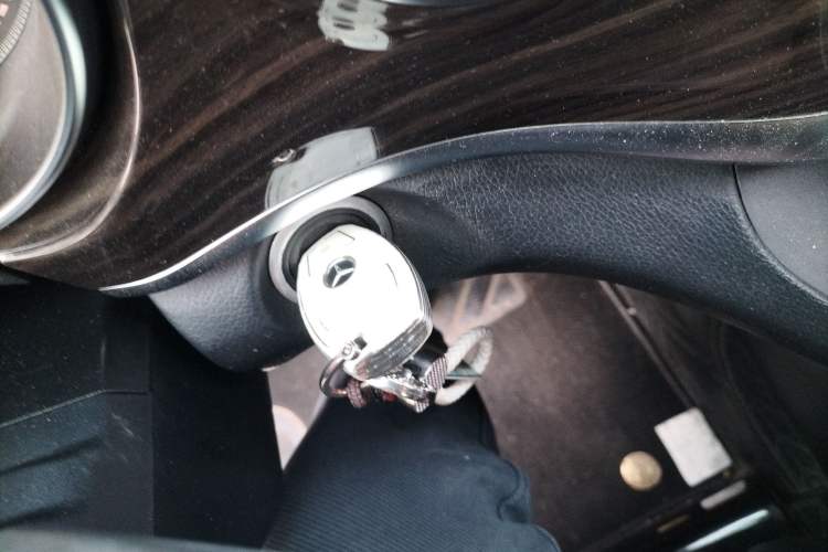 Used Mercedes-Benz V-Class 2017 V 260 Avantgarde Edition Vehicle Key