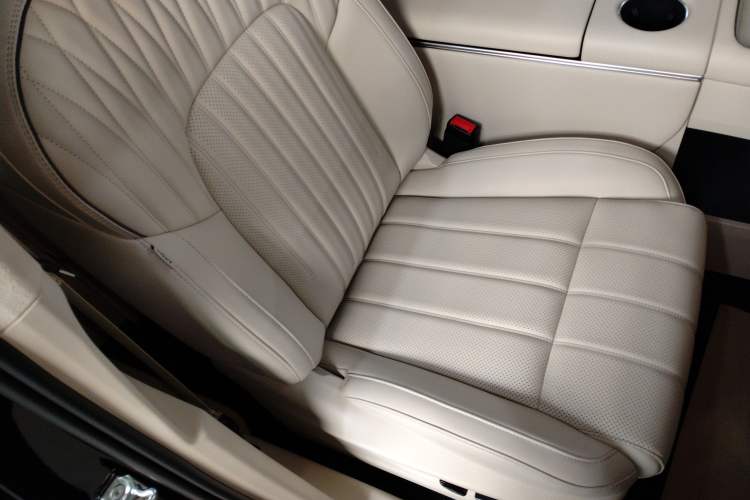 Used VOYAH Dream 2025 EV Four-Wheel Drive Flagship Kunpeng Edition