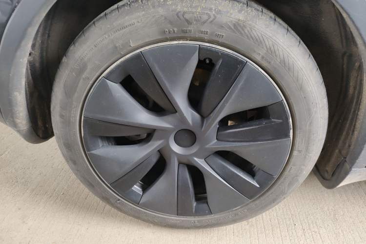 Used Tesla Model Y 2023 Rear-Wheel-Drive Version Right Rear Wheel Hub