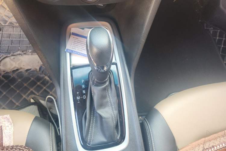 Used Chevrolet Monza 2020 320 Automatic Enjoyment Edition Gear Lever