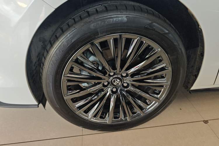 Used Toyota SIENNA 2023 2.5L Hybrid Deluxe Edition