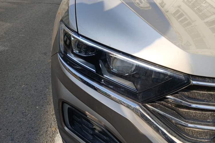 Used Volkswagen T-ROC 2018 230TSI DSG Two-Wheel Drive Advanced Version China VI Standard
