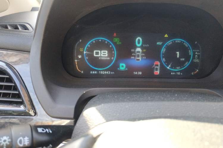 Used BYD Tang New Energy 2015 2.0T Four-Wheel-Drive Flagship Model Odometer Close Up