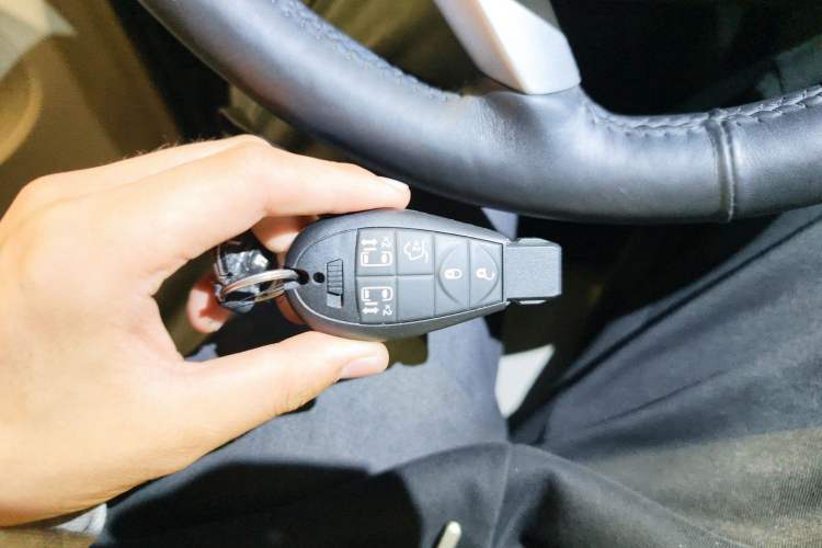 Used Chrysler Grand Voyager 2014 3.6L Comfort Edition Vehicle Key