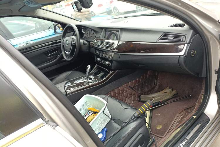 Used BMW 5 Series 2014 525Li Leading Model
