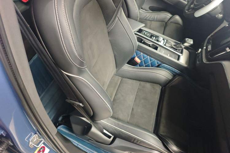 Used Volvo XC60 2018 T5 4x4 Smart & Sporty Edition Right Front Seat