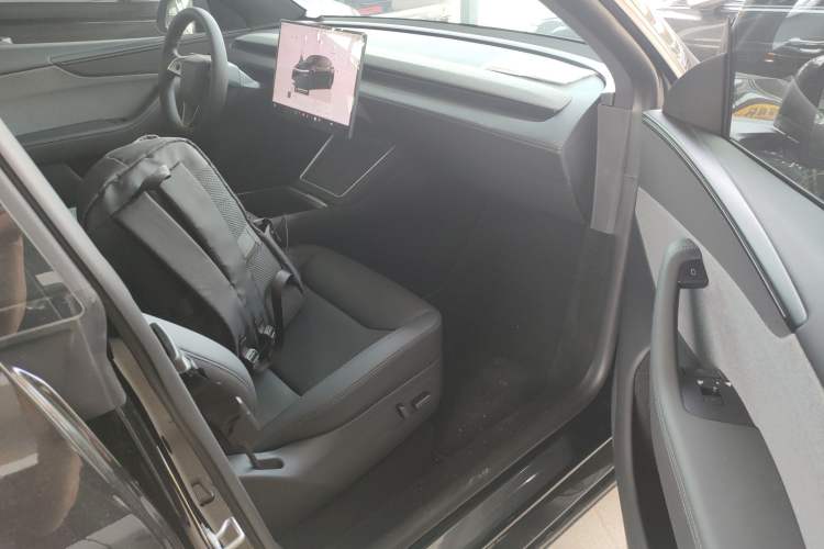 Used Tesla Model Y 2026 Rear-Drive Model
