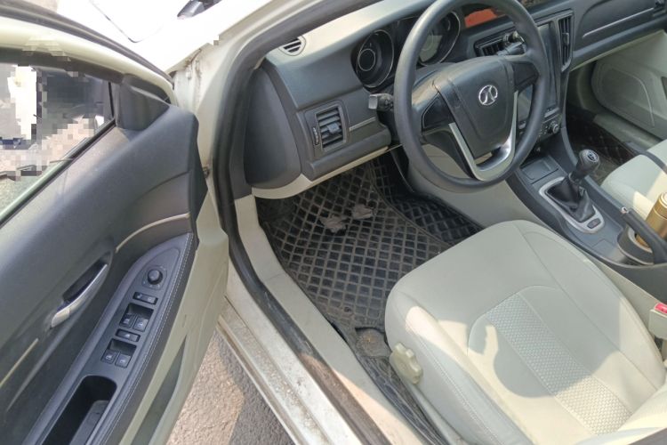 Used BAIC Senova D50 2014 1.5L manual standard version
