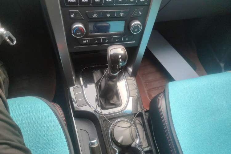 Used Huanghai N3 2017 2.4T Automatic Two-Wheel Drive Sport Edition 4K22D4T