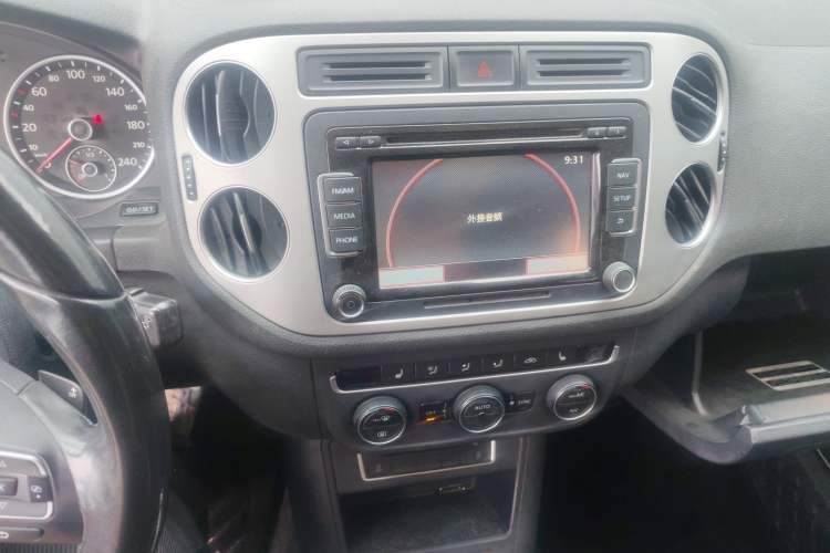 Used Volkswagen Tiguan 2015 1.8TSI Automatic Two-Wheel Drive Luxury Model Audio And AC Panel