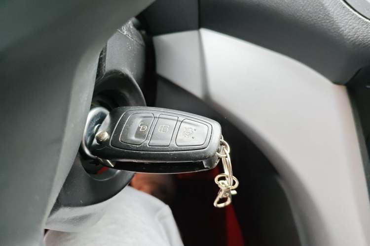 Used Ford Kuga 2013 1.6L GTDi Two-Wheel-Drive Comfort Model Vehicle Key