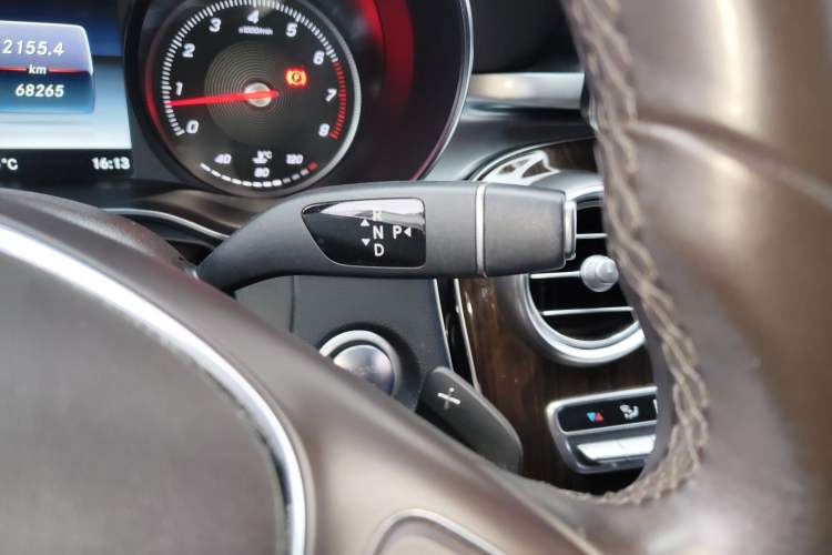 Used Mercedes-Benz GLC 2018 Facelift GLC 260 4MATIC Luxury Edition Gear Lever