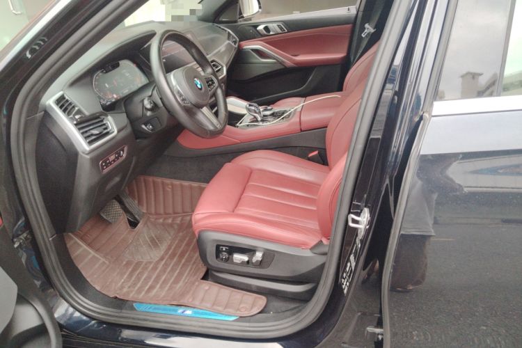 Used BMW X6 2020 xDrive40i Luxury Model with M Sport Package Left Front Seat