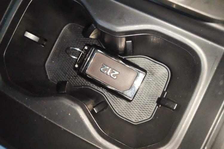 Used 212 T01 2024 2.0T Explorer
