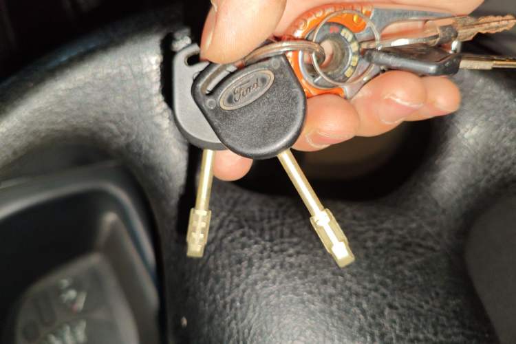 Used Ford Classic Transit 2015 2.8T Diesel Multi-Function Vehicle Short Wheelbase 6-Seater Mid-Roof Edition JX493ZLQ4