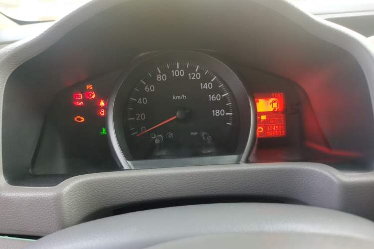 Used Nissan NV200 2014 1.6L CVT Luxury Model China IV Standard