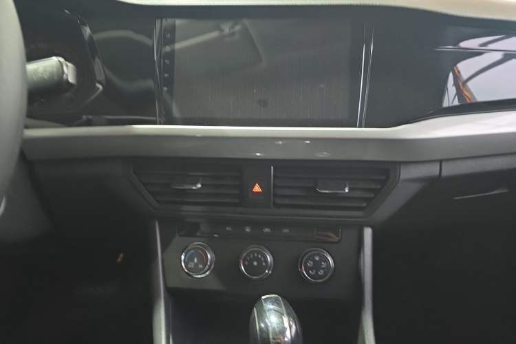 Used Volkswagen Bora 2019 1.5L Automatic Fashion Model Audio And AC Panel