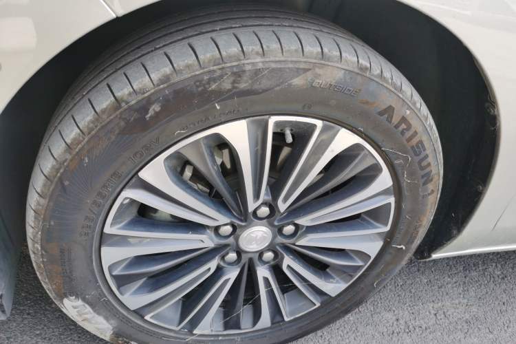 Used Buick GL8 2020 ES Land Cruiser 653T Luxury Model Left Front Wheel Hub