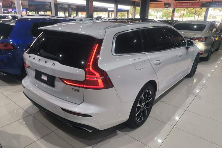 Used Volvo V60 2020 T4 Zhiyi Luxury Edition
