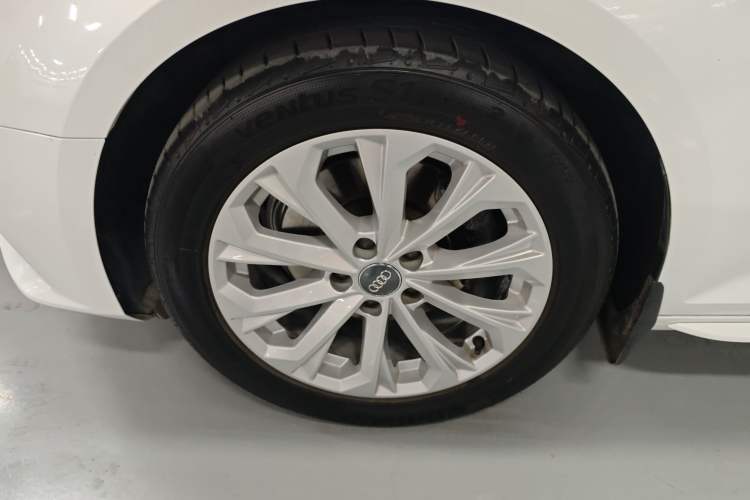 Used Audi A4L 2017 Plus 40 TFSI Ambition Model
