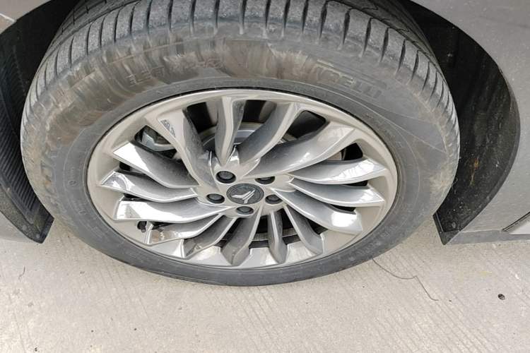 Used VOYAH Dream 2024 PHEV Ultra-Long Range Flagship Edition
