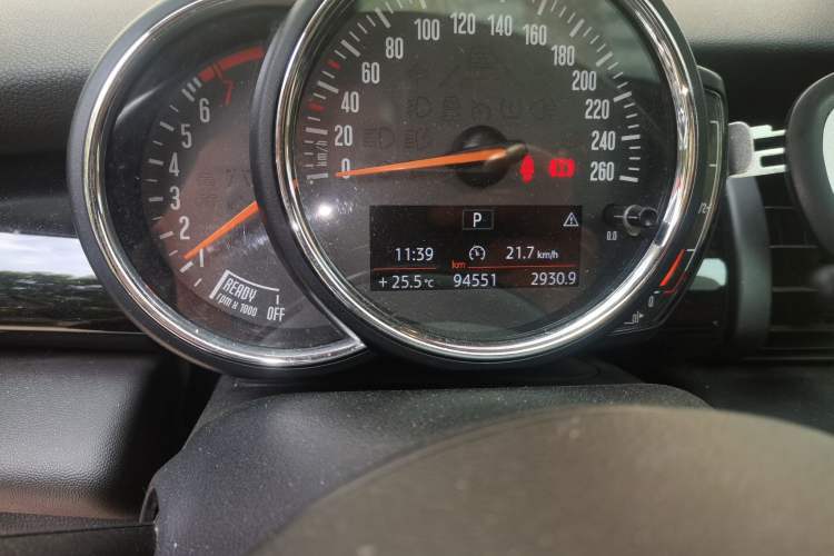 Used MINI 2018 1.5T ONE PLUS Five-Door Edition Odometer Close Up