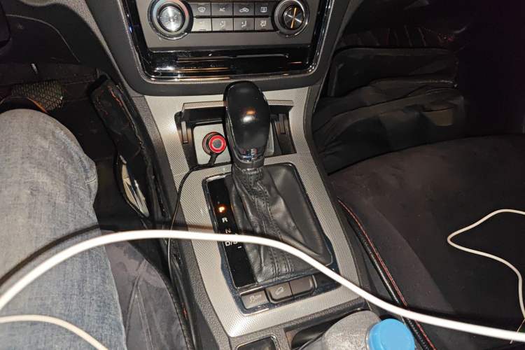 Used Roewe RX5 2016 20T Two-Wheel Drive Automatic Flagship Edition Gear Lever